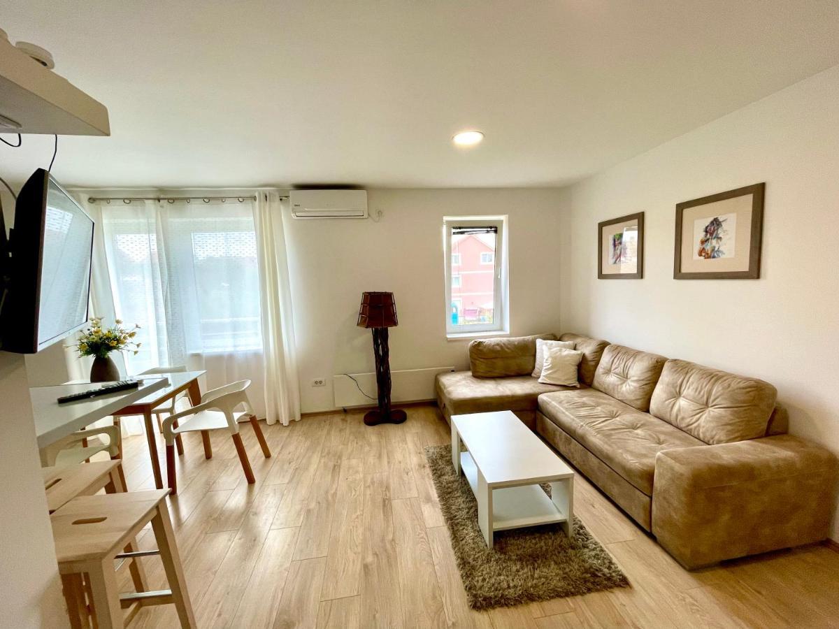 Cozy Apartments In Belgrade, Cukarica, Zeleznik, Free Parking And Wifi Zewnętrze zdjęcie