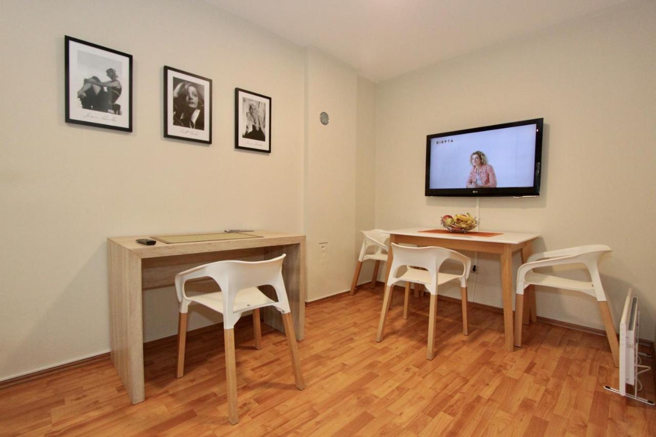 Cozy Apartments In Belgrade, Cukarica, Zeleznik, Free Parking And Wifi Zewnętrze zdjęcie