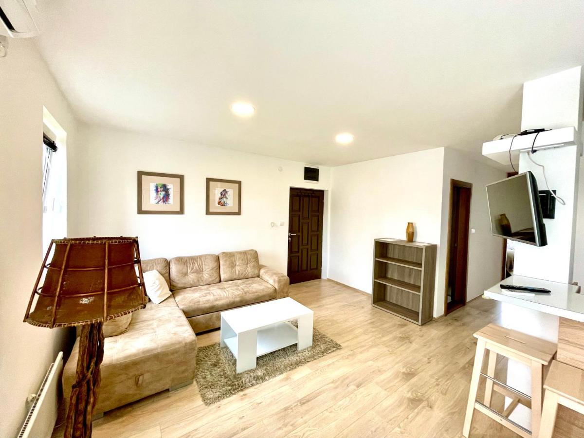 Cozy Apartments In Belgrade, Cukarica, Zeleznik, Free Parking And Wifi Zewnętrze zdjęcie