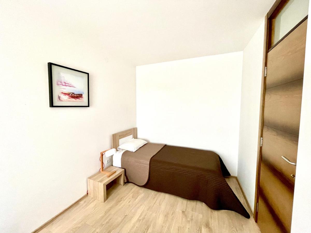 Cozy Apartments In Belgrade, Cukarica, Zeleznik, Free Parking And Wifi Zewnętrze zdjęcie